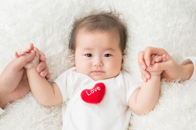 赤ちゃんが泣いた時にしてあげるべきこと